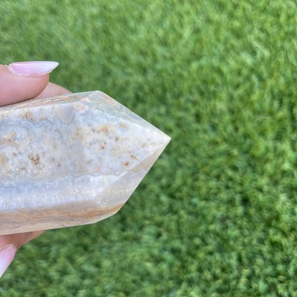 Mini Banded Calcite Tower - Picture 6 of 10